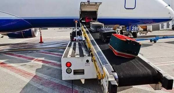 飛機上如何托運酒精飲品(圖1) 飛機上如何托運酒精飲品(圖1)